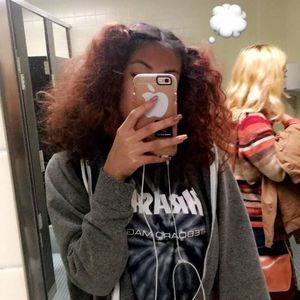 Meet your Posher, Aysia-makalia